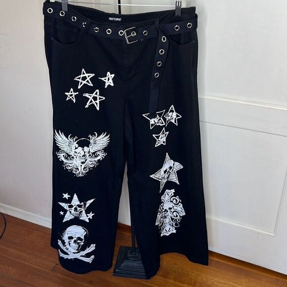 Hot Topic Black Skull Icons Belted Wide-Leg Jeans Size 3/28 Nwt - Picture 2 of 7